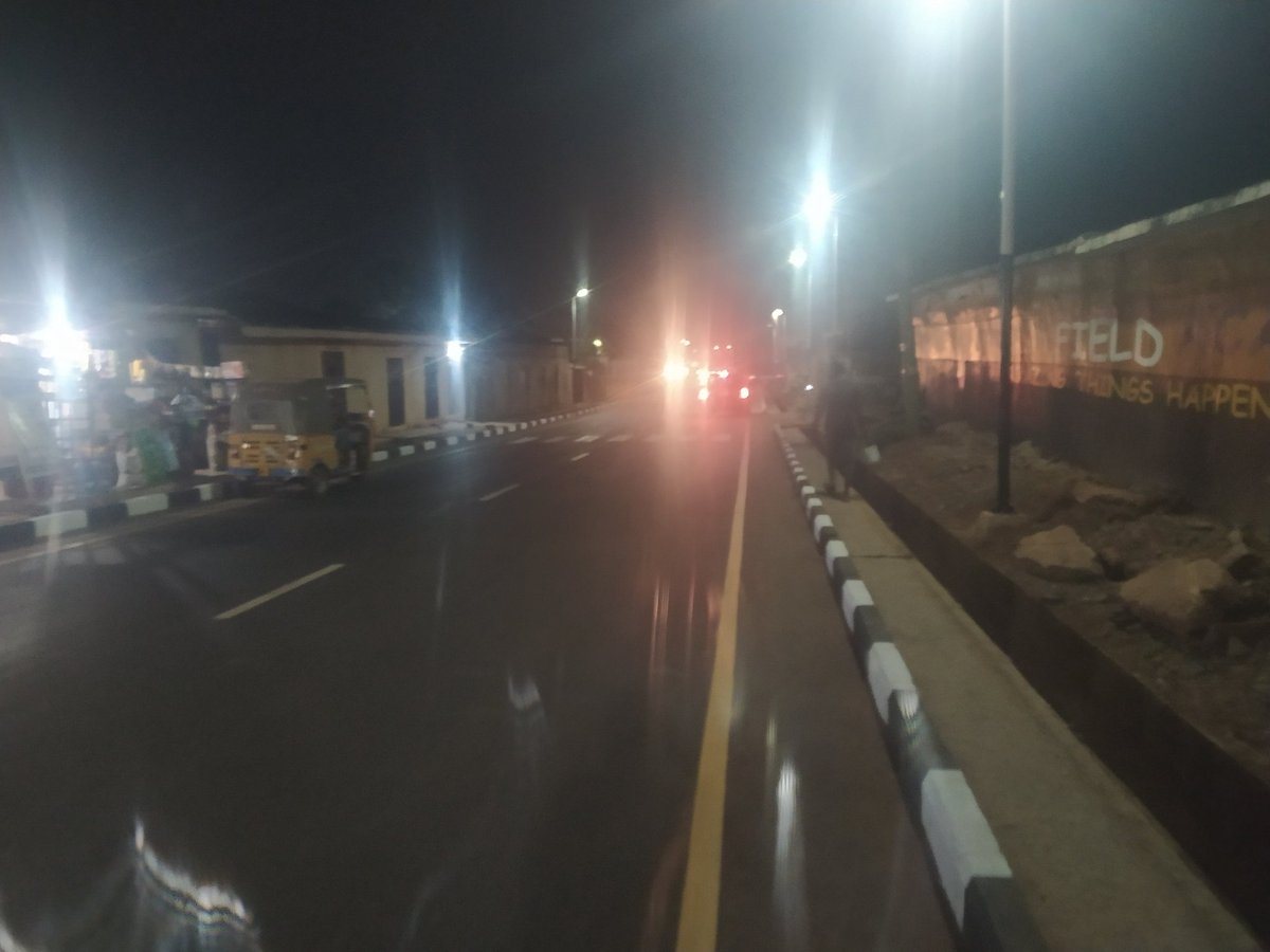 Lowplug_'s tweet image. Well, no much to say... Was actually amazed to see the installed solar streetlights and based on my past xperience at nights along d axis.  This is an appreciation tweet to Gov.  @PNMbah Hopefully,  it keeps getting better...H2O pls