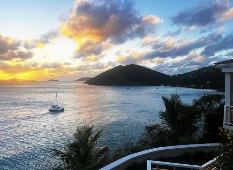 There is something relaxing, serene and even romantic about simply sitting back and watching the sun go down, in our BVI paradise ✨🇻🇬❤️ #bvi #paradise #brıtıshvırgınıslands #travel 📷 @WhiteBayVillas