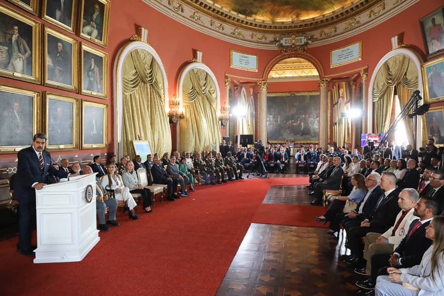 luchaalmada's tweet photo. #Ahora Pdte. @NicolasMaduro: Denuncio que en el territorio de la Guayana Esequiba han instalado bases militares secretas del Comando Sur y núcleos de la CIA para preparar agresiones en Tumeremo, en el sur y oriente de Venezuela, para dar una escalada contra el país. ¡Alertas!… https://t.co/9JhakjEaNs
