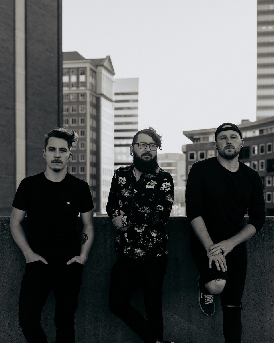 Looking majestic &amp; ready to play shows 😎

📍 ST. LOUIS, MO - MAY 17TH

📍 KANSAS CITY, MO - JUNE 15TH

📍 SPRINGFIELD, IL - JUNE 29TH

Ticket links &amp; more info on our website! More show announcements soon. Much love 🖤