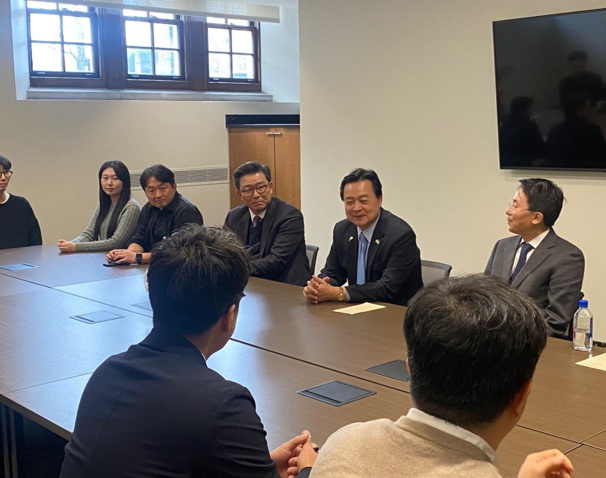 At Purdue University, Amb. Cho met Korean/Korean American faculty members and researchers with President Mung Chiang. They discussed ways to support and expand ROK-US cooperation in the STEM field. Amb. Cho did not forget to wish them luck on the NCAA tournament!