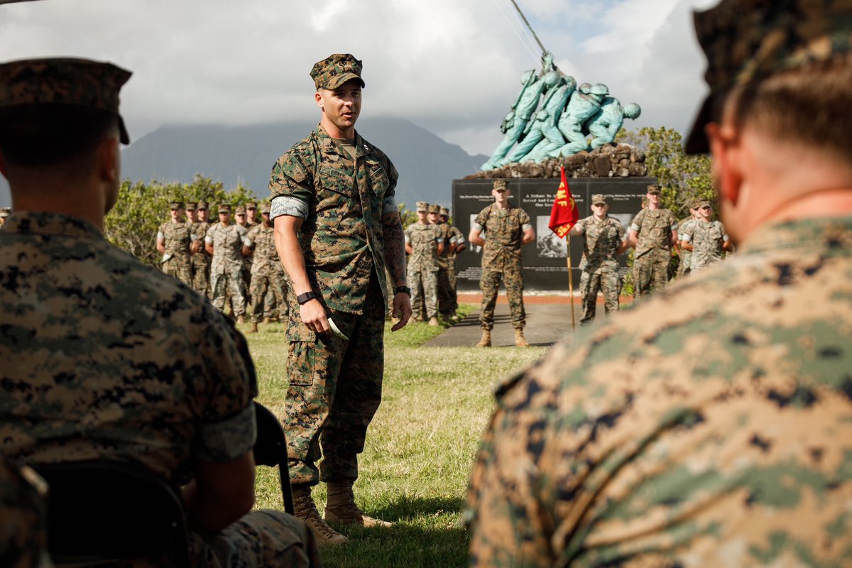 Our #Marines with 3d Marine Littoral Regiment, Communications Company, execute a change of command ceremony, formalizing the transfer of command from Captain David Noble Jr. to Captain David Estes at Marine Corps Base Hawaii. (@USMC 📸 by Sgt Grace Gerlach)