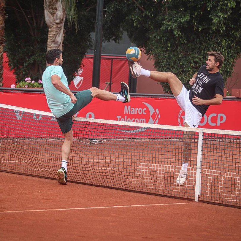 Stan se divierte ✨🤗 🇨🇭 @stanwawrinka se prepara para medirse este jueves ante Navone en el #GrandPrixHassanII