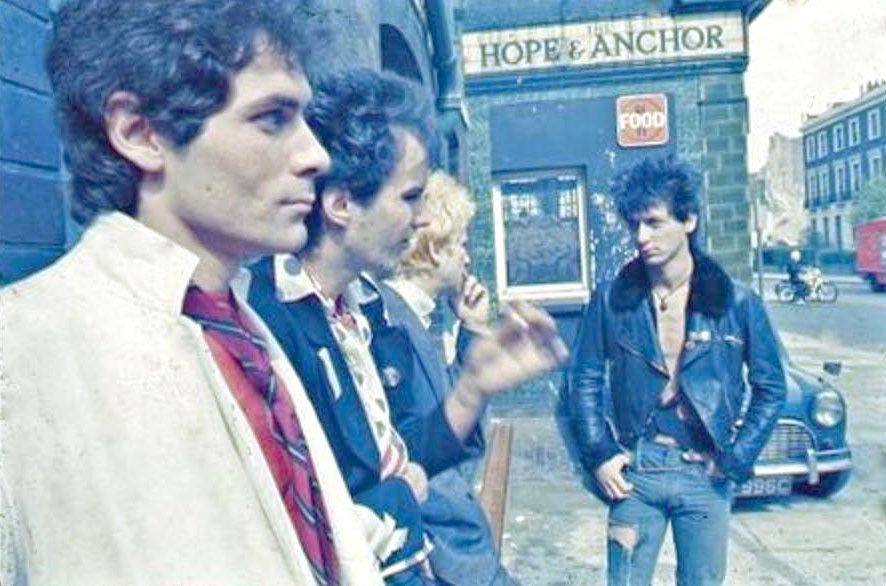 London, 1977. The Heartbreakers outside The Hope & Anchor in Upper St, Islington📸Leee (sic) Black Childers