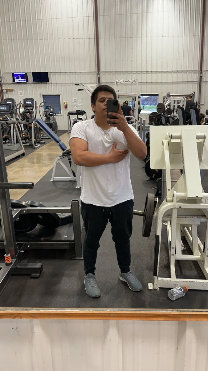 More gym pics… really seeing the progress 👀