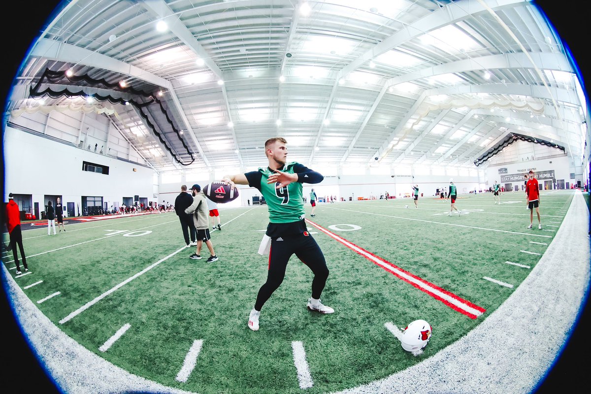 Louisville Football tweet media