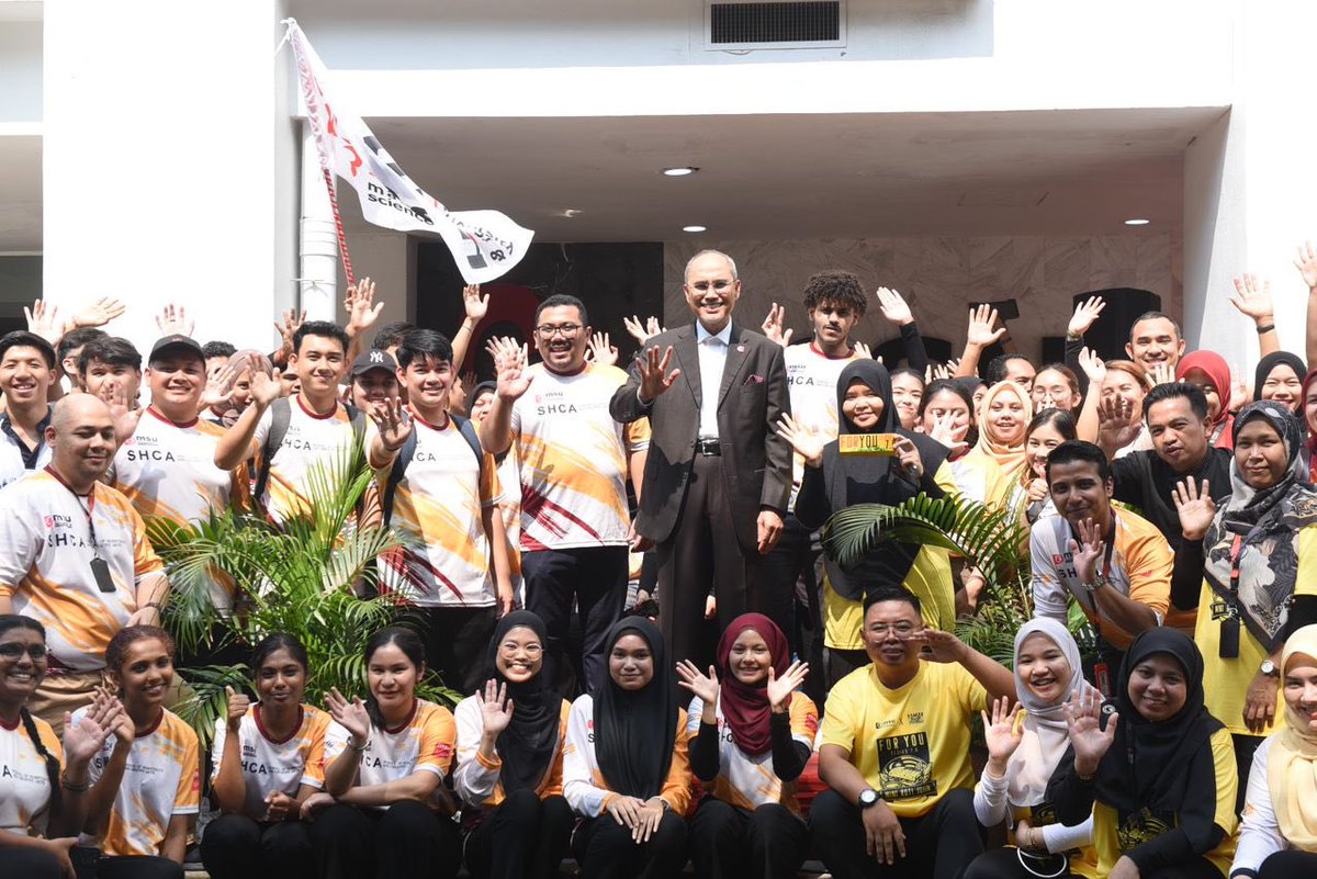 Delighted to flag off the convoy for the 'For You Series 7.0' by @MSUmalaysiaSHCA and @MsuProcurement. Best wishes to #MSUrians and sponsor #RamlyHalalMart, as we spread kindness through our culture of giving and being grateful. #MSUIhyaRamadan2024 #MSUsdg #1D1K