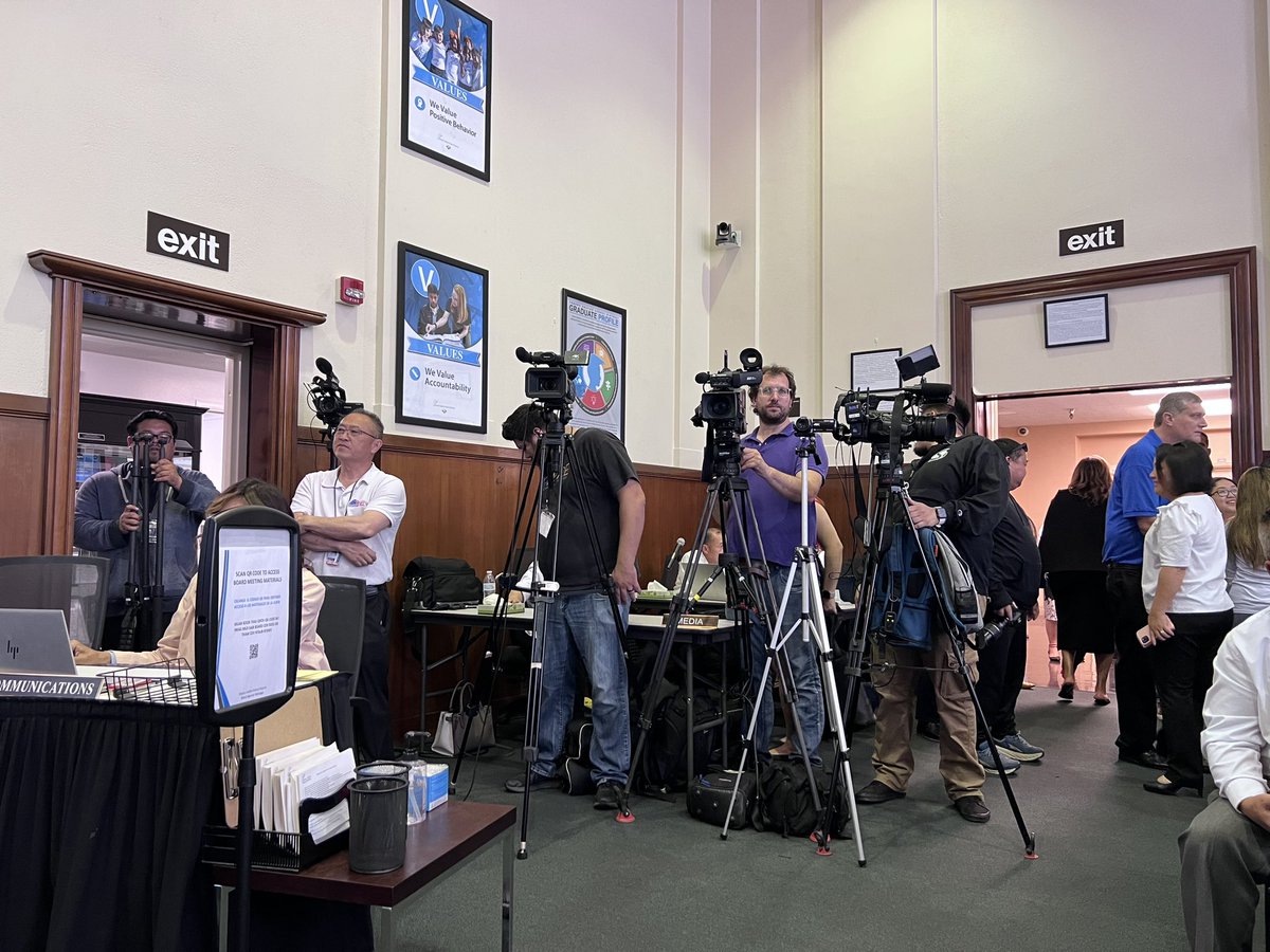 TV cameras are running out of room in the Fresno Unified board room, here to cover special board meeting where the trustees are scheduled to talk about superintendent selection. @fresnounified @GVWire