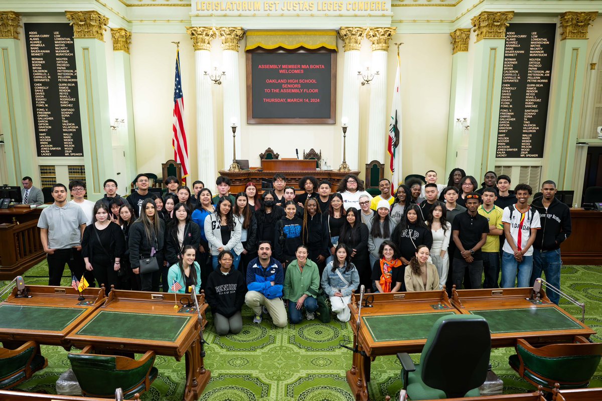 #TeamBonta had the honor of welcoming to the Assembly floor our Oakland High School seniors to engage and learn about our legislative process. Our students are our future leaders - and the future is incredibly bright! 📚
