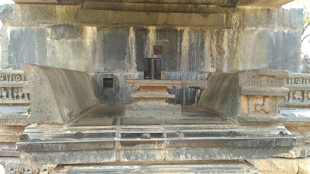 SadaaShree's tweet photo. In my series on Kakatiyas, today I look at the fall of Orugallu, their capital city, which was raided thrice in 1310, 1318 and 1323, it’s immense riches looted, including the fabled Kohinoor diamond. A chapter of Indian history that is as painful as that of Hampi's.
This is not going to be an easy read, so be warned.