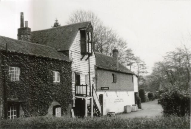 #ThrowbackThursday - 1st recorded mention of mill in #Thorpe is in 1518. Finally closed in 1919 & was purchased by Mr & Mrs Honnor who turned it into a tea room in late 1930s. Subject to Compulsory Purchased Order it was demolished in 1971 to make way for M3 #localhistory #TBT