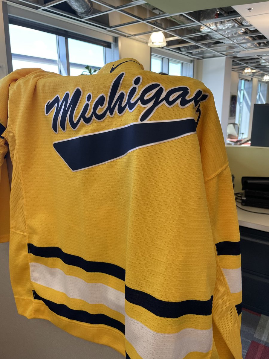 Hey @NHL_On_TNT, that was the best segment on the night. #GoBlue What a way to finish the show. Happy ‘our’ package from @umichhockey made it. Great touch with the Maize and Blue confetti shower for Anson, so he too feels like a winner. Thanks @liam_mchugh #HailToTheVictors