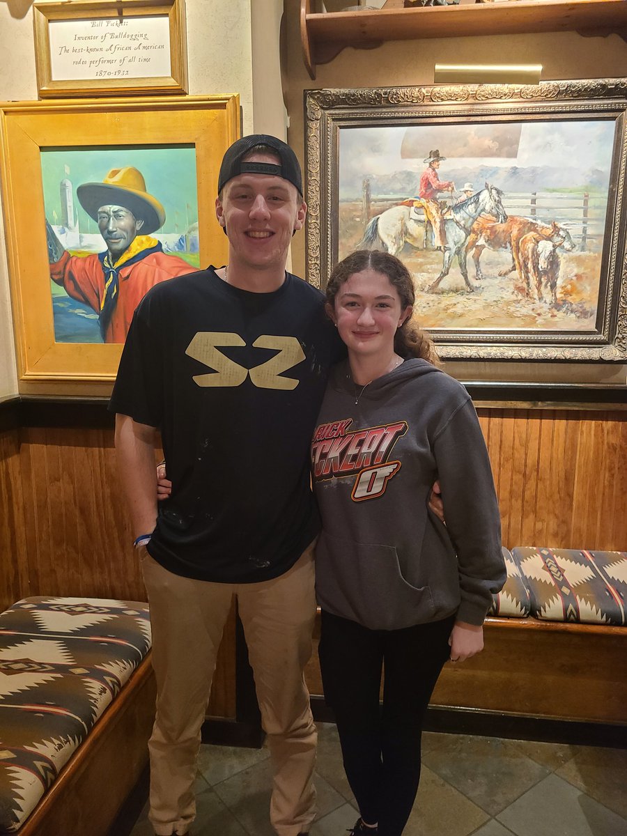 JDonnellyShaffe's tweet photo. Surprise appearance by my nephew made for some VERY happy hearts at Longhorn tonight ๐ฅฐ๐ฅน
#XanderScott #KolbyAlexis
#TwoPeasInAPod https://t.co/JHn2HmGYio