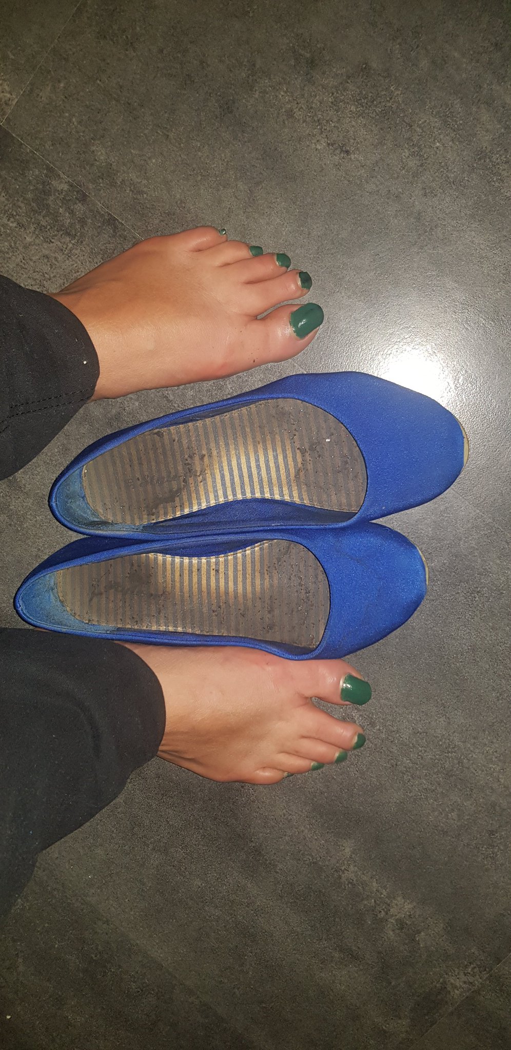 So stinky flats after a long day Do u like them? https://t.co/UZq7hsclqI