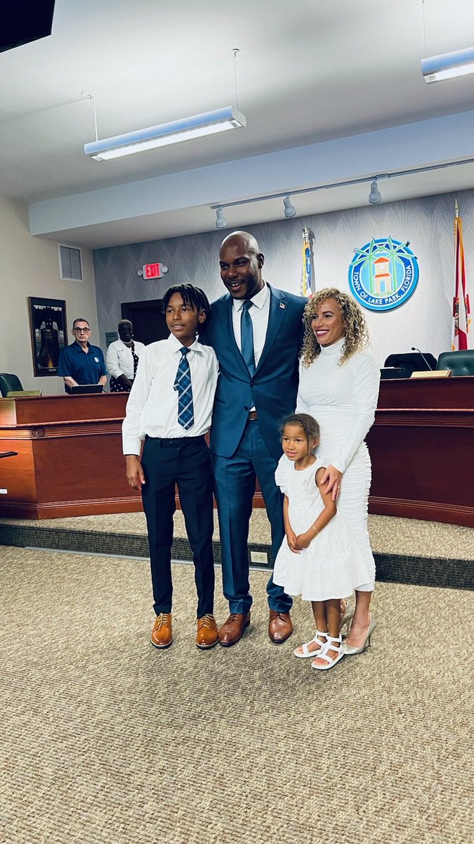 Congrats to my former player and Assistant Principal at Duncan Middle School Michael Hensley. Inducted as city Councilman today!! Future PBCSchools Superintendent or Florida Senator!!!