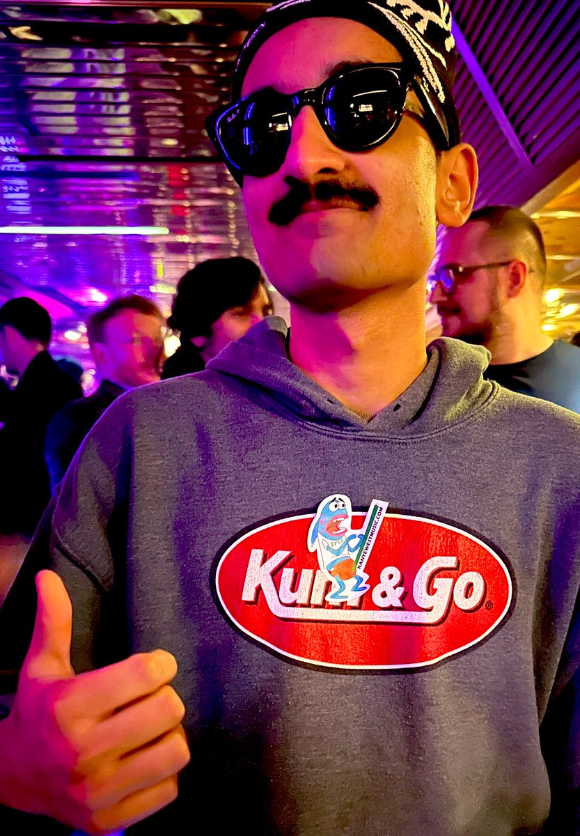 FishStix_SOL's tweet photo. No surprise…

@frankdegods is a Stix Magnet https://t.co/7Enjne89VR