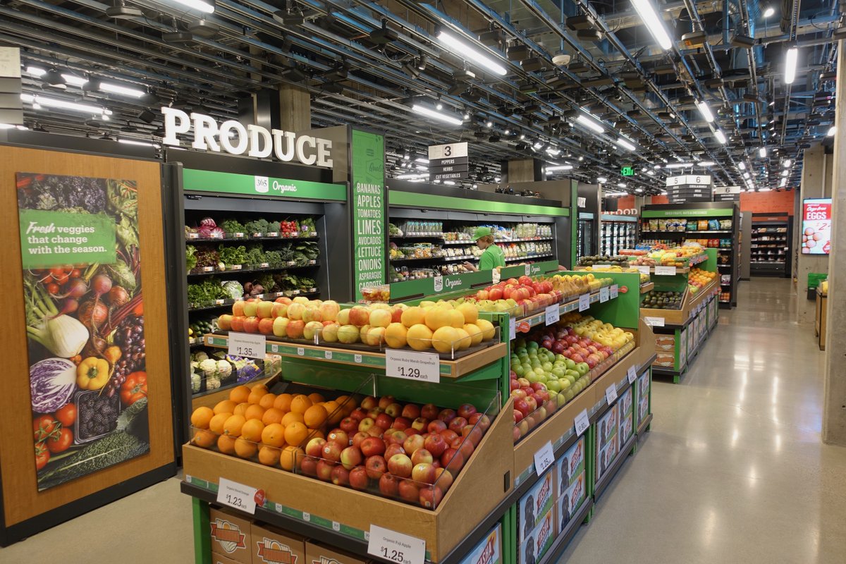 lopezunwired's tweet image. Amazon closing smaller Fresh grocery store in Seattle as it focuses on expanded format stores dlvr.it/T52QW7 #AmazonFresh #Amazon #AmazonWebServices #CloudComputing