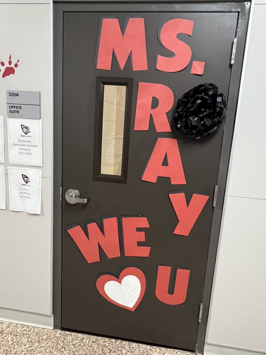 knray_ray's tweet photo. I am having a GREAT start to Assistant Principals week, Thank you @Drew_AISD  @MrJNickerson I have really been feeling the love this week.
Thank you Badger Family🖤🤍💛 https://t.co/jb3wcwW5bt