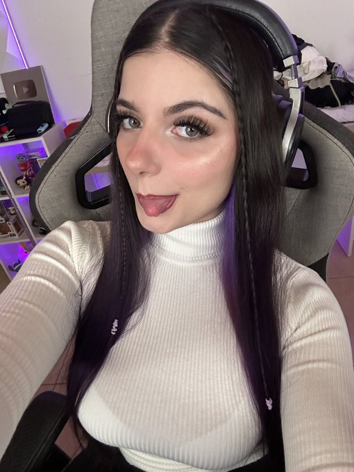En directo ya 😋 https://t.co/MQwEjXDThR https://t.co/9ZyxWDUEBt<a href="/tag/gamerentiktok"class="tags"><span>#gamerentiktok</span></a>