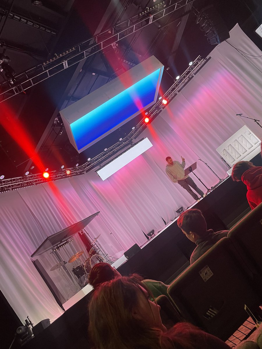 Addicted2Maslow's tweet image. Ok but why does my church’s stage give the vibes of the guys first show back🤔