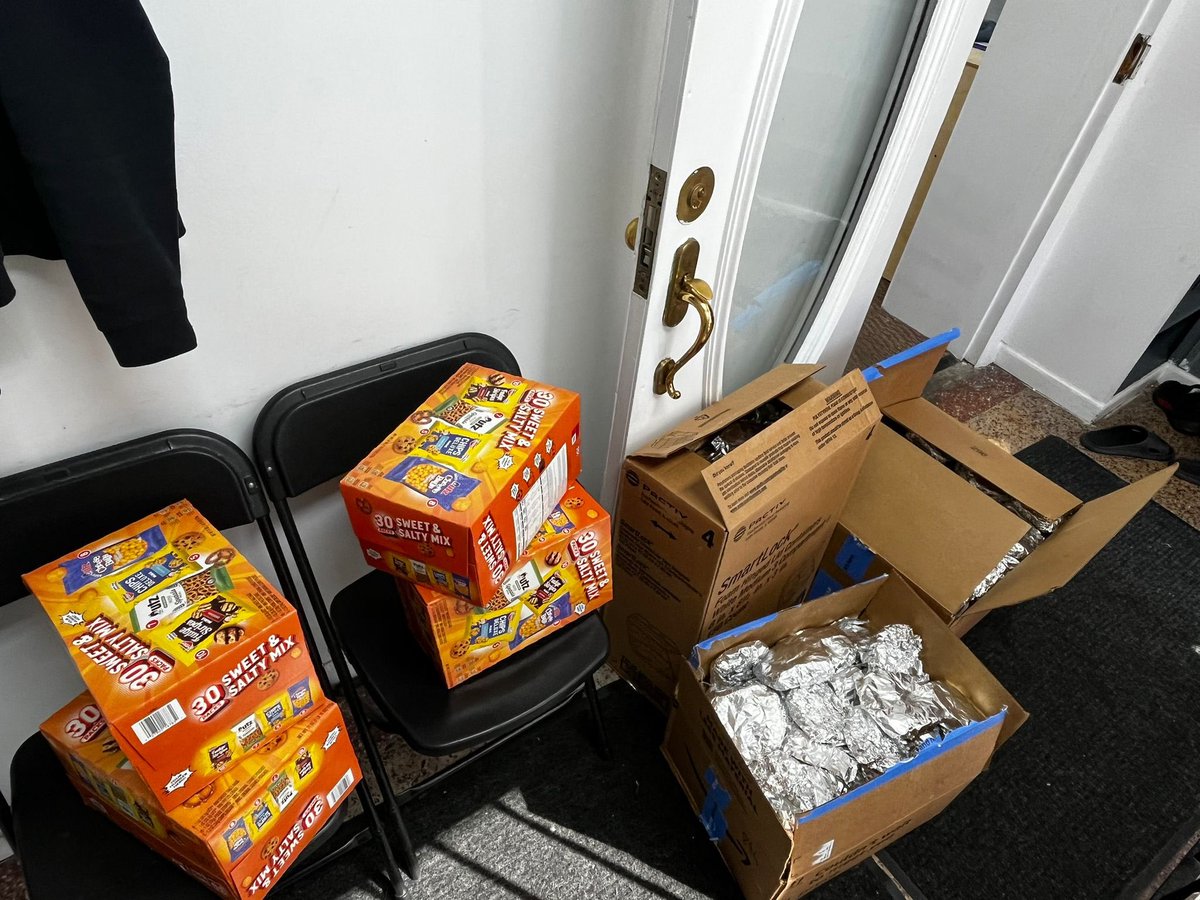 MKA_Brooklyn's tweet photo. During this blessed month of Ramadan, our Muslim youth were able to make 300 sandwiches that will be distributed to the homeless and disadvantaged children. Giving back to the needy is an essential teaching of Islam which is instilled in our youth. @MuslimYouthUSA  #islam https://t.co/9MjLu3gGjz