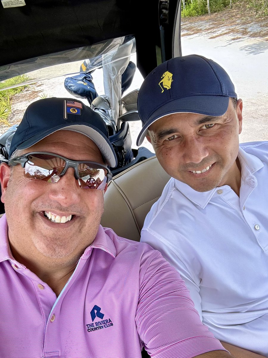 At @alvarezmarsal we #likewhatwedo and #likewhowedoitwith #golf #fun @NIck_Alvarez67