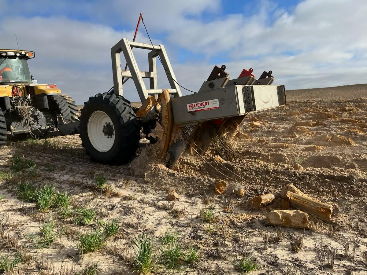 RikstarDelving's tweet image. A stunning shot of our delver hard at work ensuring every last bit of soil is prepped for optimum growth🚜💪 The land we've ameliorated is ready to reach its full potential, &amp;amp; we couldn't be more thrilled to see the bountiful crops that lie ahead🌾
#EPAG #Delving #SoilImprovement
