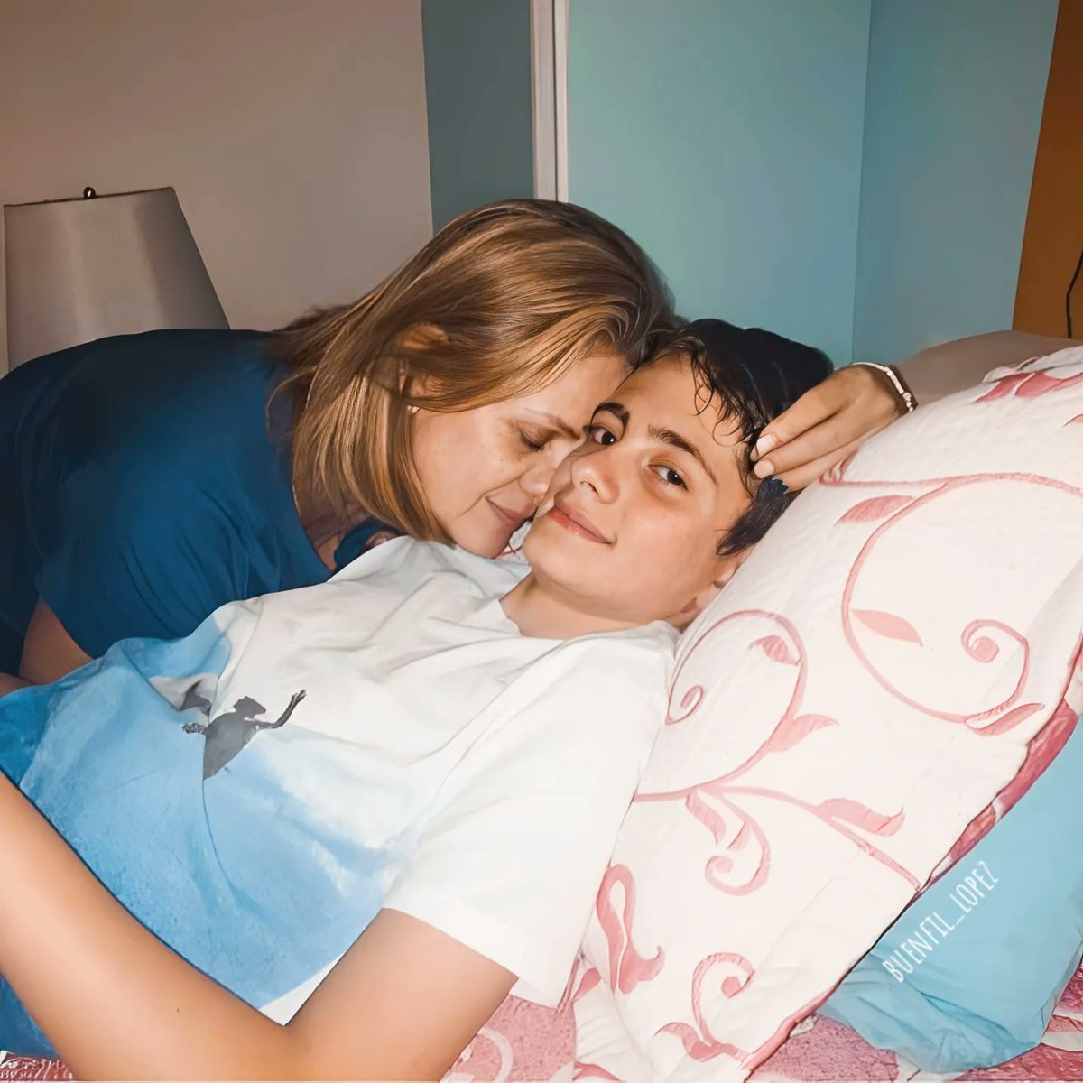 marcelea7's tweet photo. #pretbt💖 muy hermoso lleno de amor y cariño nuestra reina Buenfil y su príncipe Nicolás
@ebuenfil 👑
#erikabuenfil
#nicolás
#reinabella https://t.co/jPTOiW1BsV