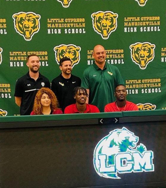 Congrats to our guy <a href="/alantheon/">Alantheon Winn</a> for signing with <a href="/LeeCollegeHoops/">Lee College Hoops</a>!  Proud of you and excited to watch you tear it up next year!  #family

<a href="/LCMBearFacts/">LCM Bear Facts</a> <a href="/hoopinsider/">Hoopinsider</a> <a href="/Tabchoops/">𝙏𝘼𝘽𝘾🏀📋</a> <a href="/CaseyApetrei/">Casey Apetrei</a> <a href="/coach_NWade/">Nick Wade</a> <a href="/djones8301/">Doug Jones</a> <a href="/gpstelly/">Gary Stelly</a>
