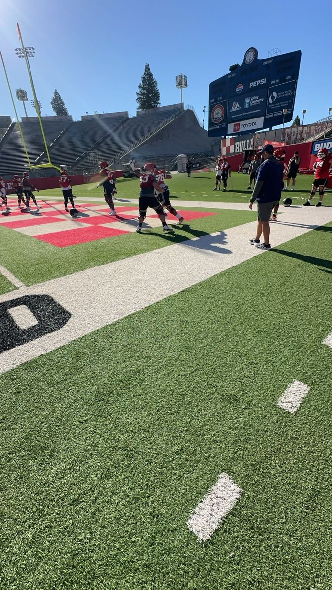 Great time at Fresno State today ! Great catching up with @CoachSmith59 Thank you @lj_early! @BrandonHuffman @GregBiggins