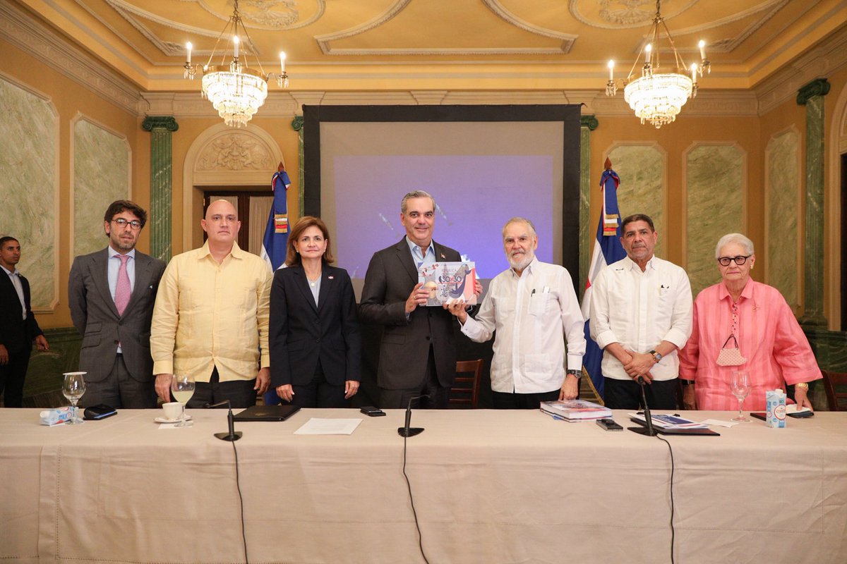 ViceRDo's tweet photo. A fin de continuar impulsando buenas prácticas para el cuidado de los recursos naturales en el país, hoy se presentaron los avances del «Programa República Dominicana 30x30», una estrategia con la que se busca la conservación del 30 % de las superficies terrestres y marinas de la #RD 🇩🇴.