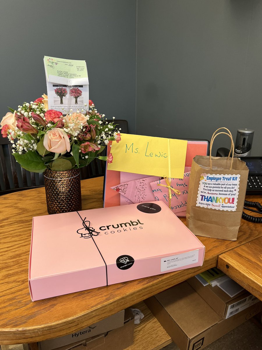 AJLewis_AISD's tweet photo. Day 3 of Assistant Principal Appreciation Week. Today was a sweet day full of surprises from my ELA Team and 8th grade students. @AldineMS_AISD #AMSPossible https://t.co/Vl85O7EB3U