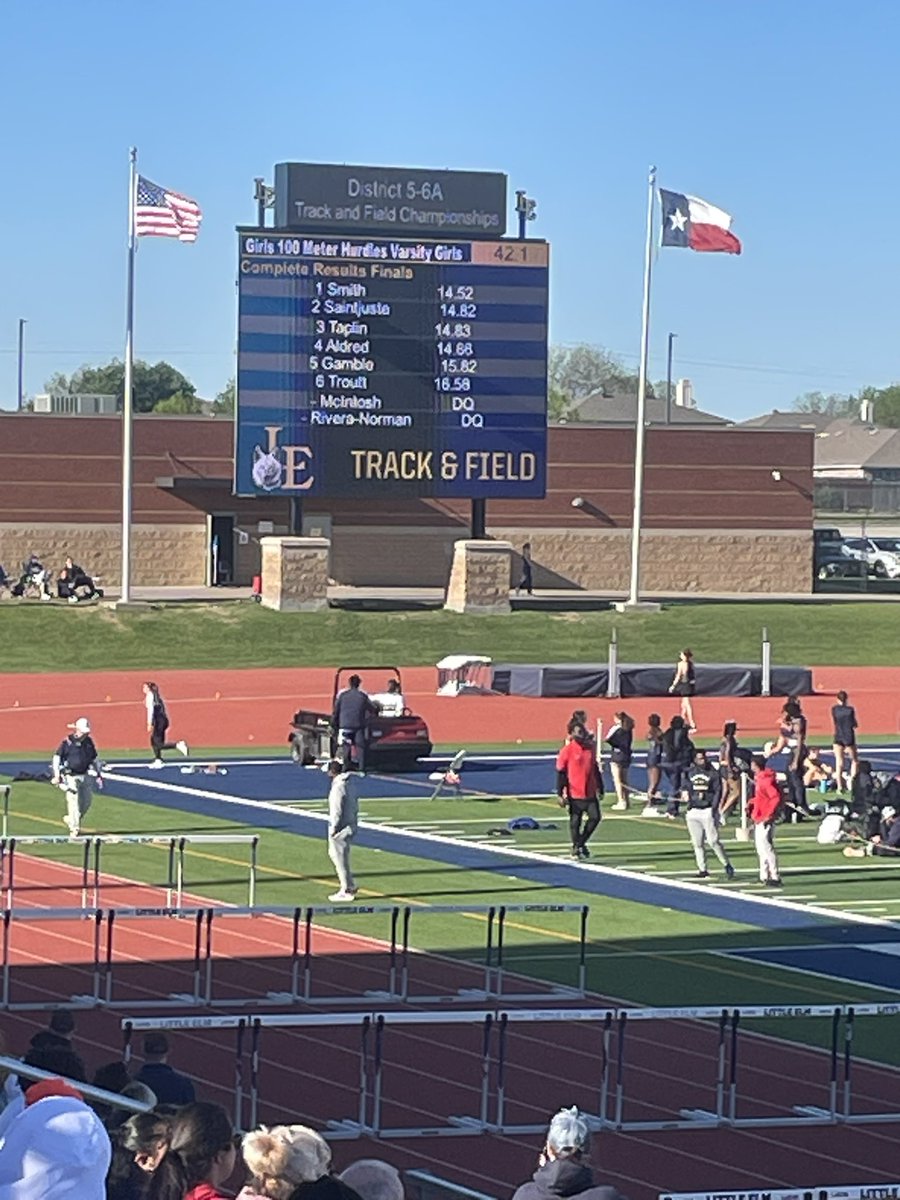 sydney_2027's tweet photo. I’m DISTRICT CHAMPION in 5-6A in the 100m hurdles!! 🙏🏾🥇Time of 14.52 #Freshmanseason #2027 https://t.co/ilxTTwBYuA