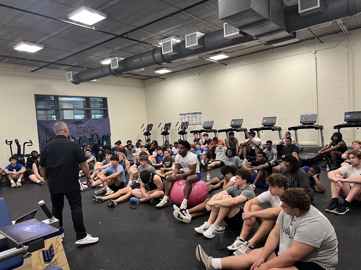 Big Thanks to Gary Pegues @garypegues for speaking to our players this morning.   D1Life Foundation!