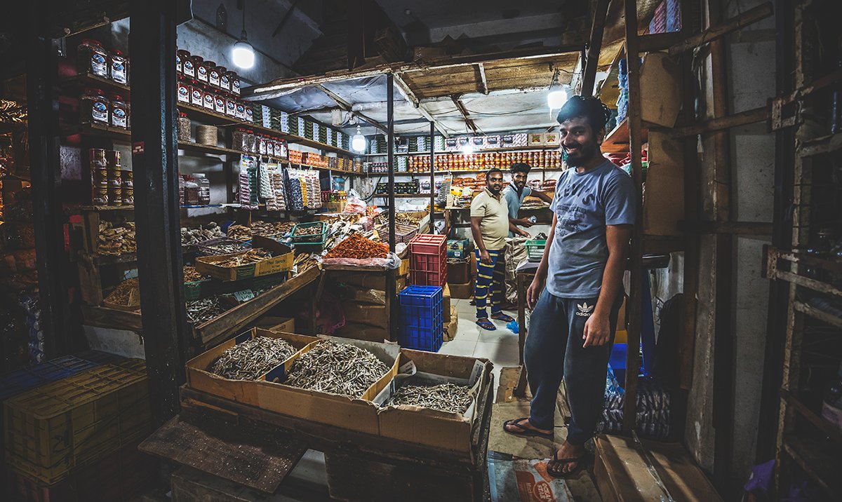 S_MorningLight's tweet photo. NIGHT MARKET
Grocery Store, Aliya Giya Mawatha, #Kandy. Jan 2024. More@ https://t.co/AcCq20dEkz
#authenticsrilanka #traveldeeper #urbanexplorer #travelmag #kandybynight https://t.co/POUzsBnNod