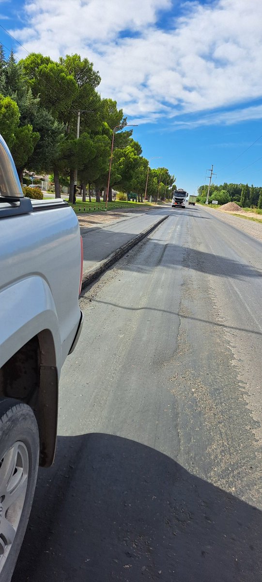 JPitt69's tweet photo. @danyscht No tenes idea palermitano. Estado de la ruta 7 "ruta del petroleo"  a Añelo NQN #vacamuerta todos los días algún accidente eso si en cada pueblo radar de velocidad luces vtv te paran los milicos. https://t.co/B2dVigqrdf