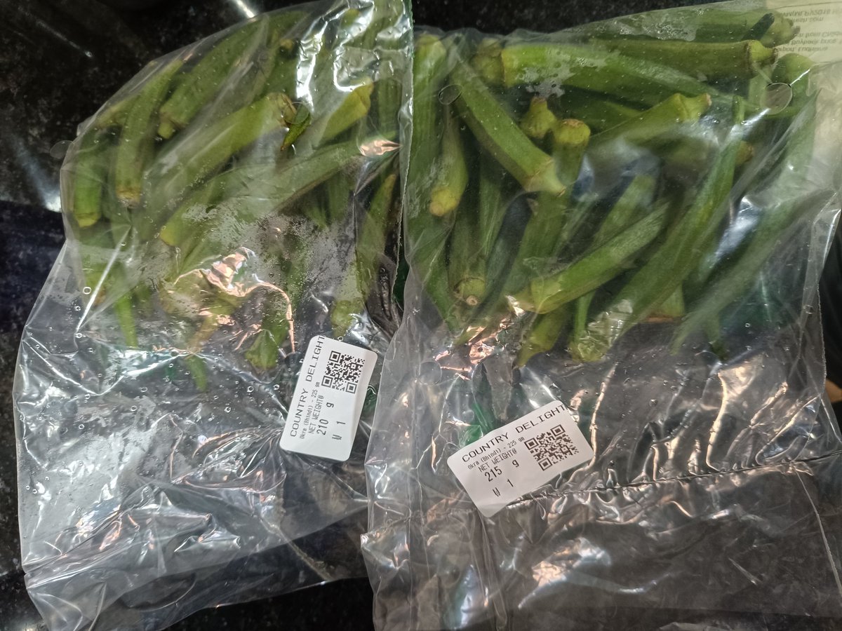 koushalne's tweet photo. @MilkCountry  Since many days I have been noticing that you guys are sending me less vegetables, what is the reason for this, when you show the weight while buying, then you do not deliver according to it, this is straight up cheating.

#countrydelight https://t.co/gmcUDTfJCd
