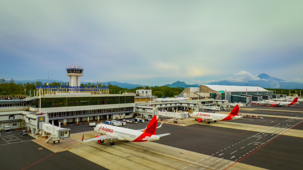 En nuestro Aeropuerto Internacional de El Salvador atendimos durante la Semana Santa un 20% más de pasajeros de salida, llegadas y conexiones, y un 10% más de vuelos, comparado con el mismo periodo vacacional del 2023. 🛬🧳🇸🇻⛱️