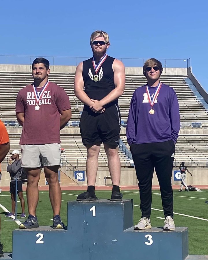 CoachChrisMineo's tweet image. Big two days for throwers. Have two guys advancing to Area @Madero_Julio24 in shot and @bigpry_99 in Disc as the 2-6A District Champ. Also my 13 year old placing 2nd in the Mideassa Meet last night. Great Job. #MOJORising #GetYourMindsRight