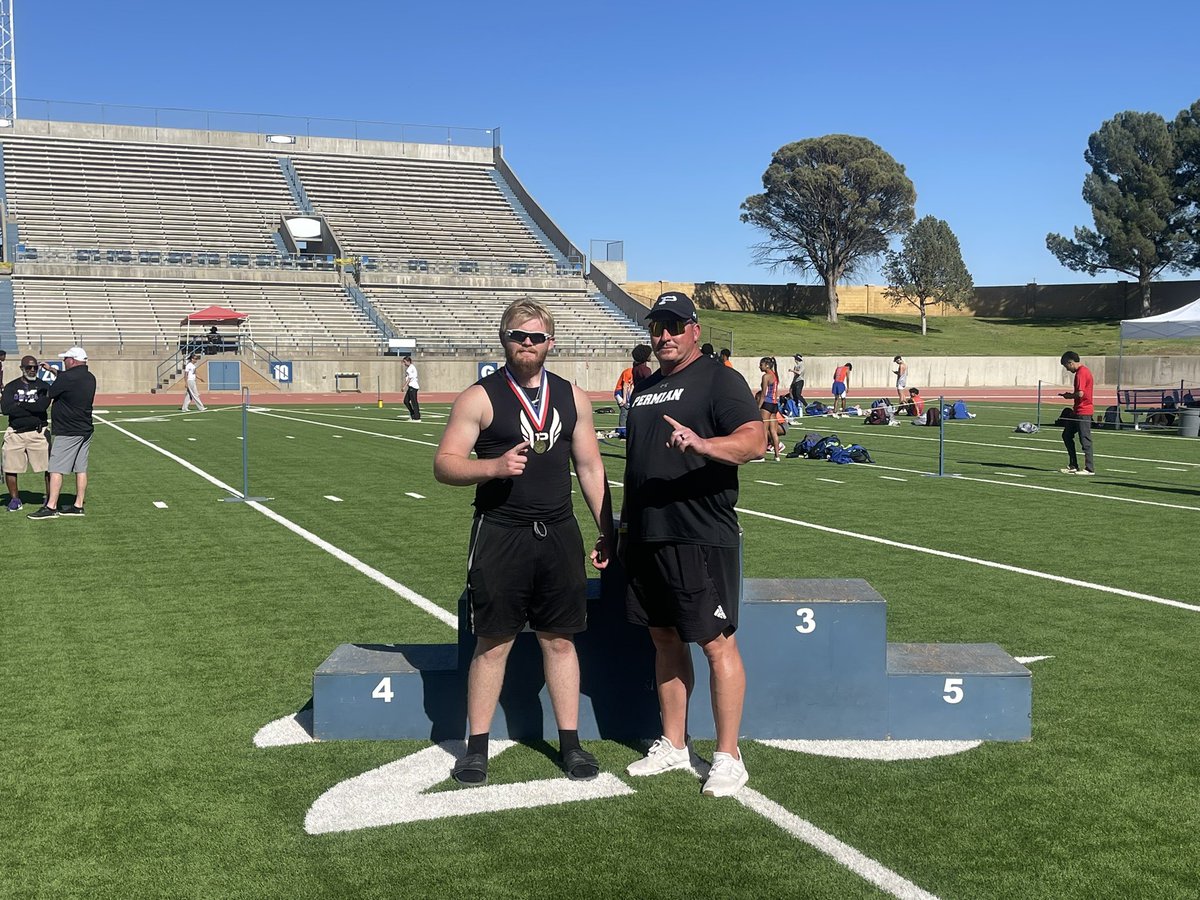 CoachChrisMineo's tweet image. Big two days for throwers. Have two guys advancing to Area @Madero_Julio24 in shot and @bigpry_99 in Disc as the 2-6A District Champ. Also my 13 year old placing 2nd in the Mideassa Meet last night. Great Job. #MOJORising #GetYourMindsRight