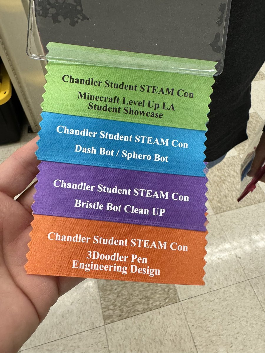 Check out these cool badge ribbons that @MariaYniguez got for our upcoming student STEAMcon. Ssbe looking “official.” 🤩 Stay tuned…