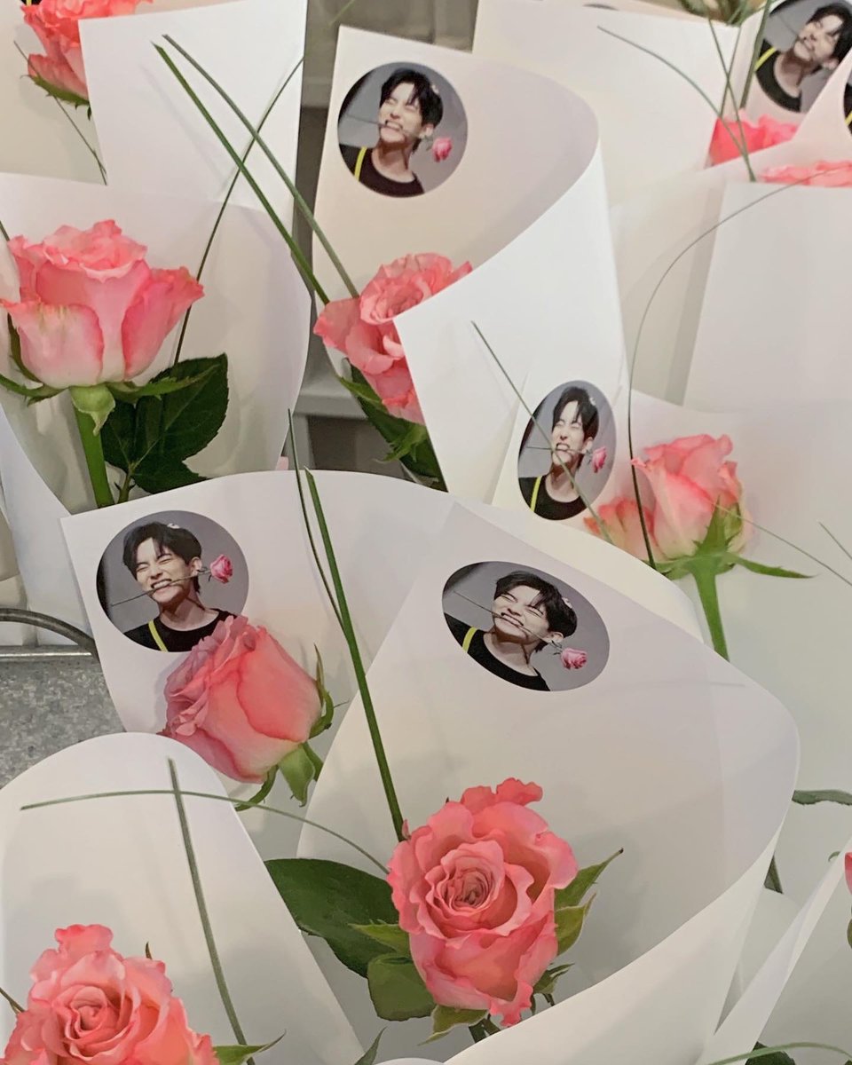 _vagueflower's tweet photo. 빅톤 수빈님 생일 이벤트 진행 중입니다🎂

🤍 듀엣 장미가 준비되어 있어요!

#Happy_Birthday_to_Dear_Subin
#수빈아_어제보다더_내일보다_오래_사랑해
#빅톤 #정수빈 https://t.co/G4TNks8hjL