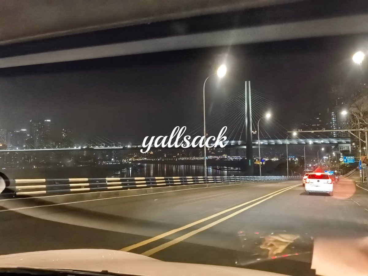 好久没去重庆，当年还是女大mm，现在都事业单位工作三年了
吐槽降了几轮工资，最近到处玩滑雪花光了积蓄，准备去玩徒步。于是带她去salomon买了个鞋
送我回酒店开始展示新练的一字马，两个月没做了，传教士式都在主动送胯
真是把孩子饿坏了