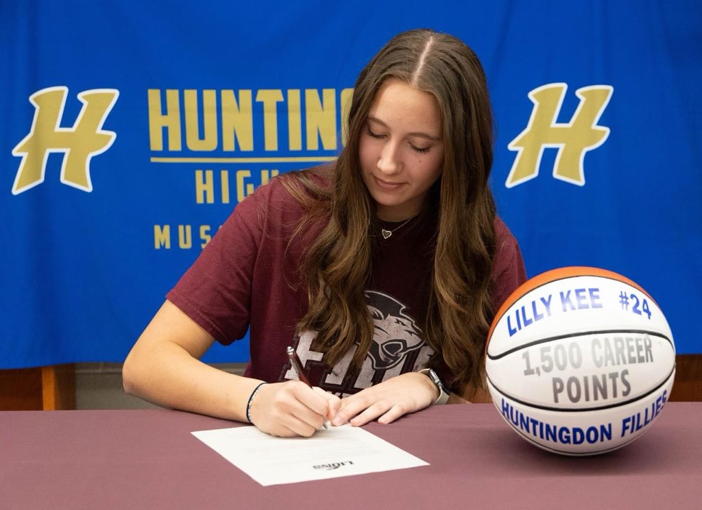 fhuwbb's tweet photo. SIGNED — Lilly Kee, Huntingdon, TN ✍️

We are thrilled to add Lilly Kee an All State 6'2" post player to the Lady Lions. 
Get your 🍿 ready to watch her and your Lady Lions next season! https://t.co/TDwSv3Ebaq