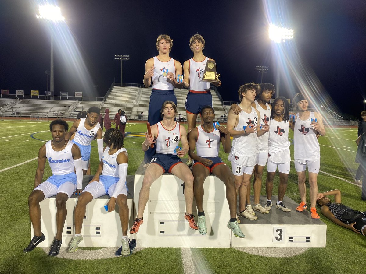 EskildsenBrett's tweet photo. Great district track meet with the guys, area up next. @CycloneFB @Coach_NPauley 
#BBQ 💨
100- 10.71🥇
200-22.10🥇
4x400- 3.21🥇 https://t.co/PLJfNv6lTE