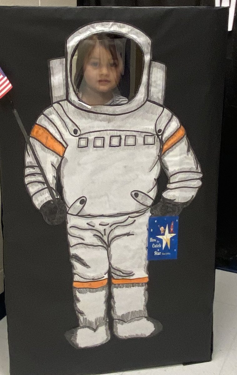 NISDEsparza's tweet photo. @ZamoraPKEsparza @NISD_ECE @migdaliagpowers We had a great time meeting some of our incoming PreK students 🚀 https://t.co/lBu5RSJie3