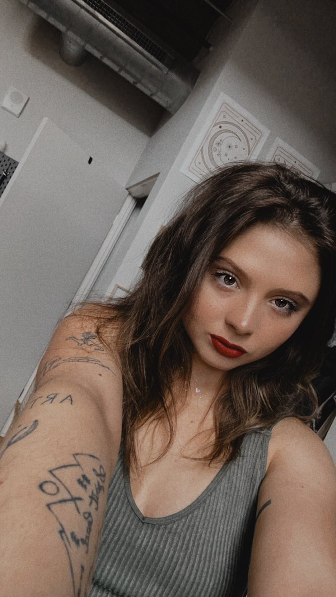 l_elaria's tweet photo. Goodnight losers.
Say goodnight to me with a simple $20 send 🌹
•
• goddess spoiledbrat payslut findom kink paypig submission feetslut https://t.co/JJqI6ChqzE