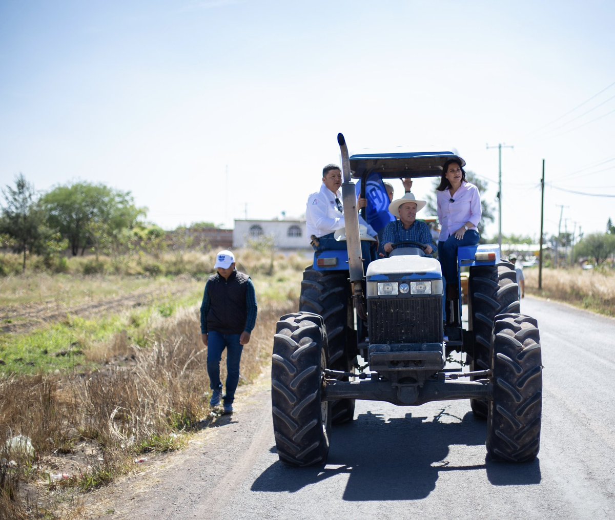 🍓¡Con mis amigos freseros #SeguiremosAdelante! 🙌🏼 Las fresas de #Irapuato son las mejores y claro que seguiremos apoyando a las y los productores para que sigan creciendo.