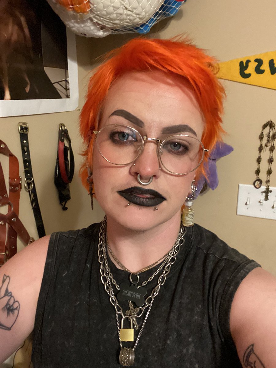 cumcore666's tweet photo. who is that https://t.co/qXbaQboBqB