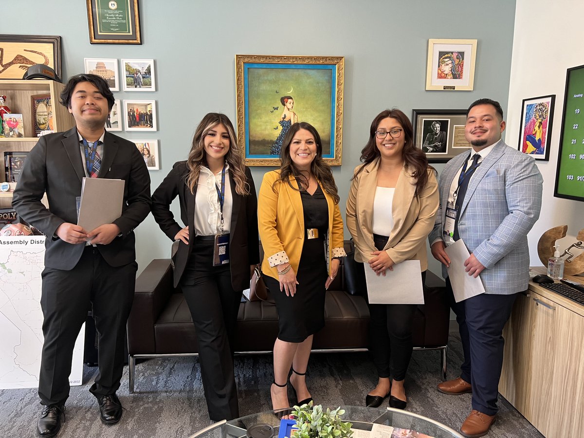 Great to meet with @ucmerced students apart of the Creating A Path To Success program 🎓 CAPS is a leadership & professional development program from the CA Hispanic Chambers of Commerce, aimed at empowering our next generation of community leaders. 👏 #AD27 #CALeg